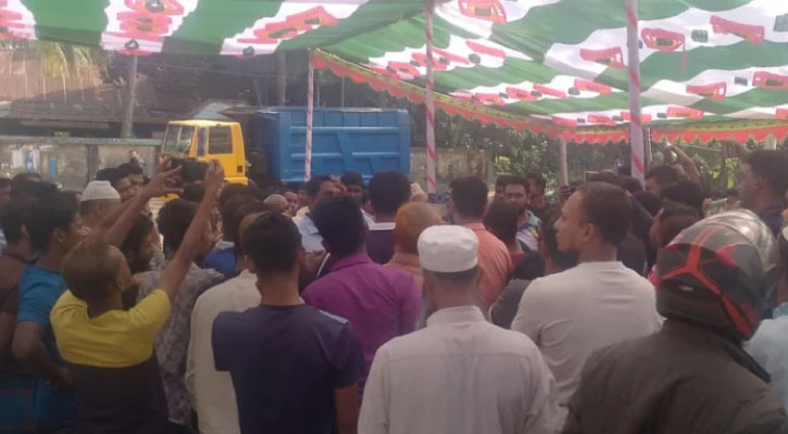 ব্যানারে বিএনপি নেতার নাম না থাকায় তাফসির মাহফিল বন্ধ