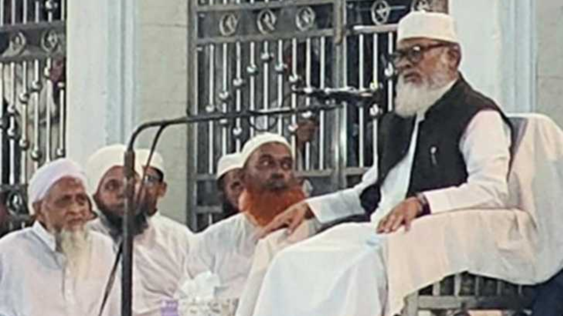 নির্বাচিত সরকারের হাতে ক্ষমতা দিয়ে চলে যাব: ধর্ম উপদেষ্টা
