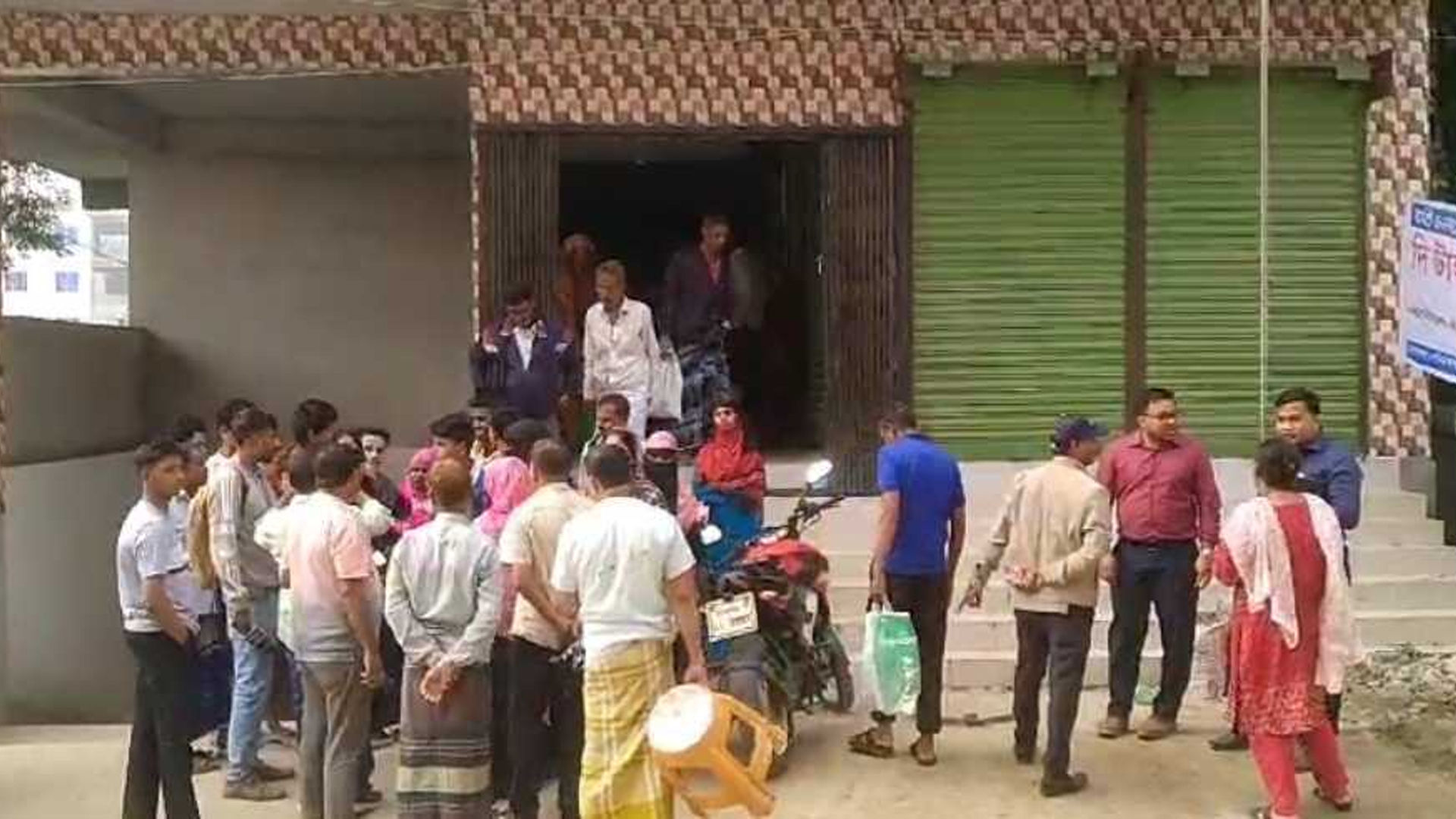 টাকা তো বড় কথা না, বাঁইচা আইছি হেইডাই কথা’