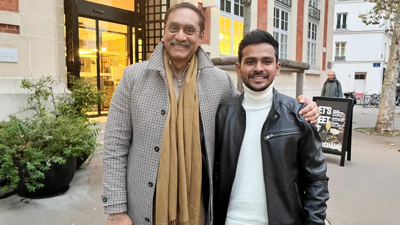 প্যারিসে পিনাকীর সঙ্গে হাস্যোজ্জ্বল আসিফ মাহমুদ