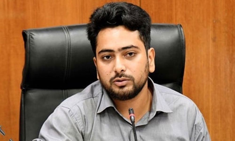 সরকারের জনপ্রিয়তা আছে কিন্তু নেই প্রশাসনিক সহযোগিতা : নাহিদ