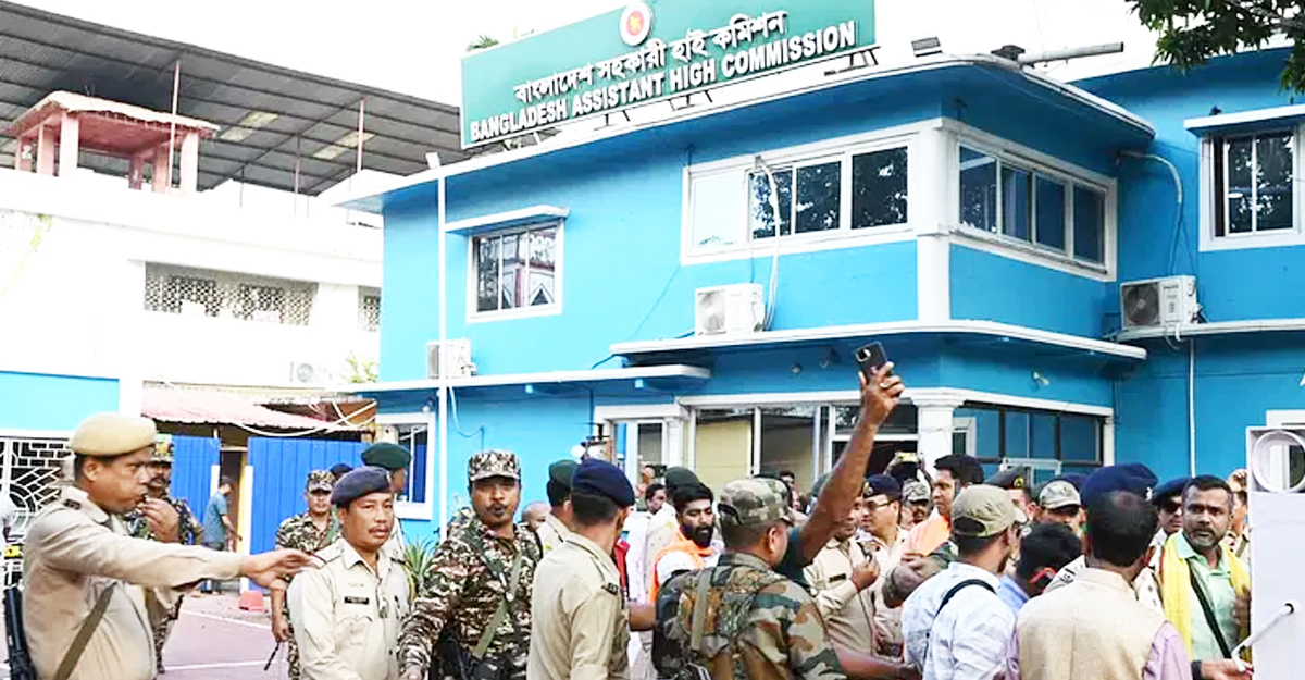 আগরতলায় সহকারী হাইকমিশনে ‘পরিকল্পিত’ হামলায় ঢাকার ক্ষুব্ধ প্রতিক্রিয়া