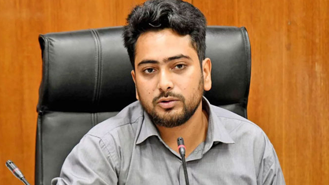 উপদেষ্টা পদ থেকে সরে দাঁড়াবেন নাহিদ