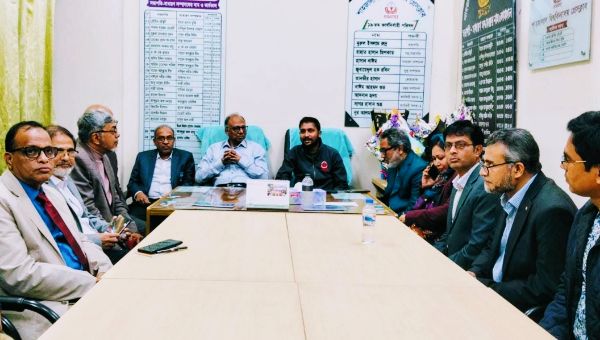 সাংবাদিকদের দলীয় প্রভাব থেকে মুক্ত থাকতে হবে, দেশের জন্য সাংবাদিকতা করতে হবে : মাহমুদুর রহমান