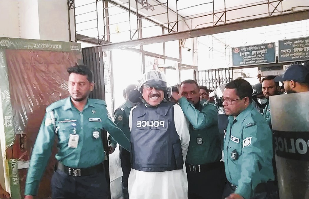 জেলে সন্ত্রাসীদের হাত থেকে নিরাপদে আছি : সাবেক নৌ পরিবহন মন্ত্রী শাজাহান খান।