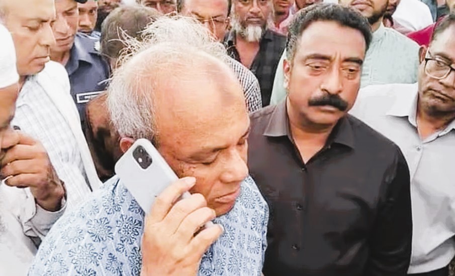 সিলেটে এসে উপদেষ্টা জাহাঙ্গীর বললেন, ‘পয়সা খাইবেন, কাম করবেন না’