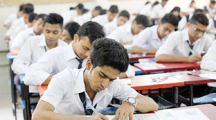 আজ এসএসসি পরীক্ষায় অংশ নিচ্ছে লাখ পরিক্ষার্থী