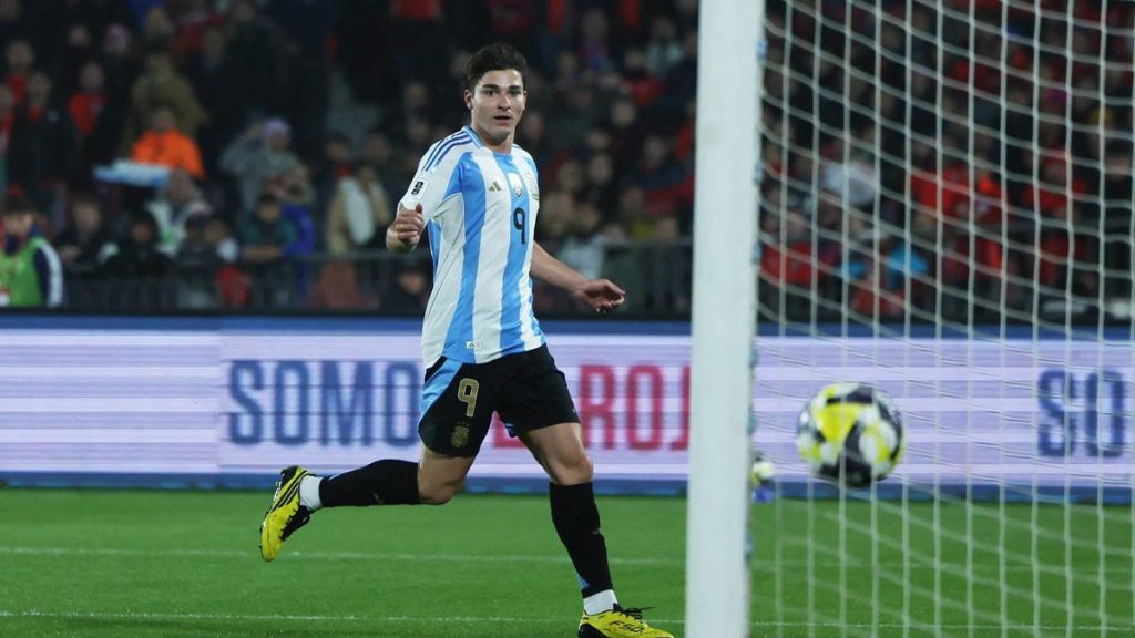 আলভারেজের গোলে  চিলির সাথে আর্জেন্টিনার  জয়